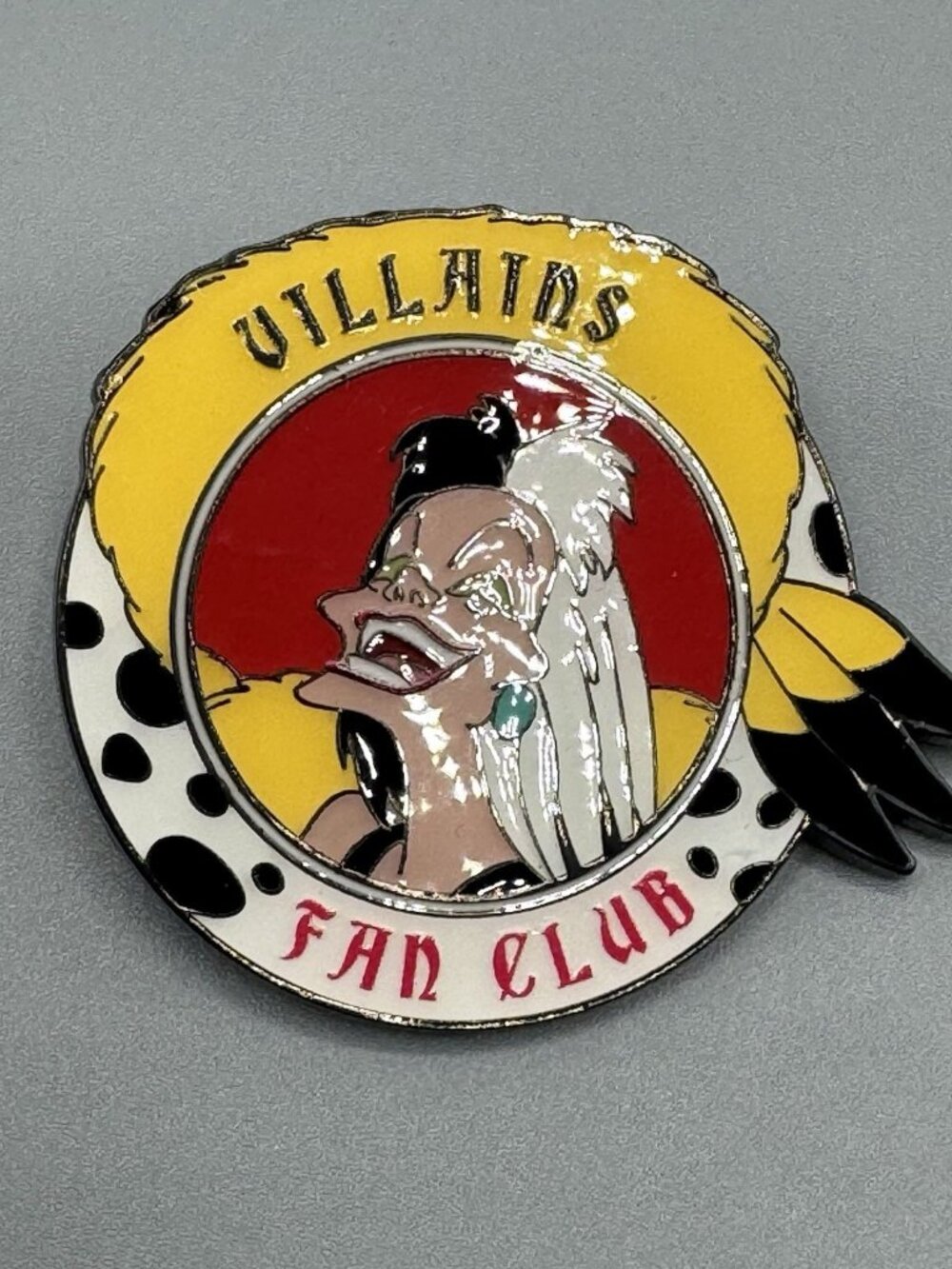 Loungefly Disney Villains Fan Club CRUELLA Blind Box Enamel Pin New Open Box